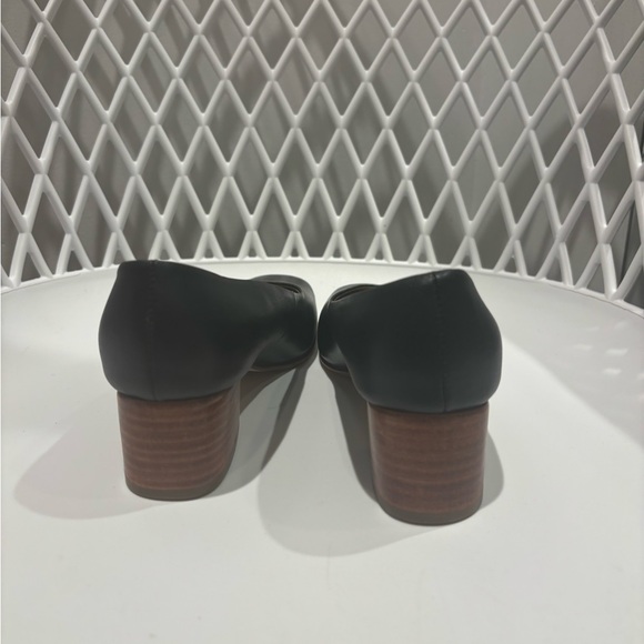 Elegant Black Leather Block Heel Shoes - Picture 5 of 5